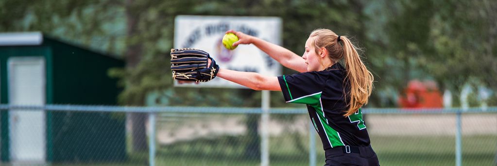 https://www.sportsengine.com/ui_themes/assets/latest/images/portal/banners/softball_female_teen-1.jpg